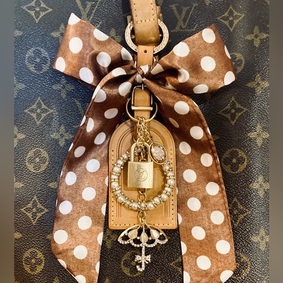 Louis Vuitton Tag and LOCK (201) “ Singing in the Rain” - Picture 15 of 15